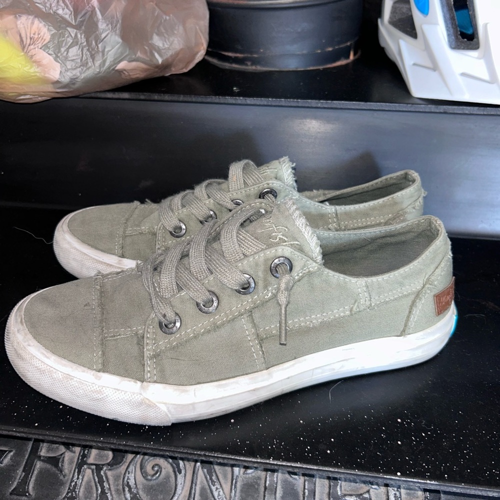 Women’s size 7.5 blowfish shoes